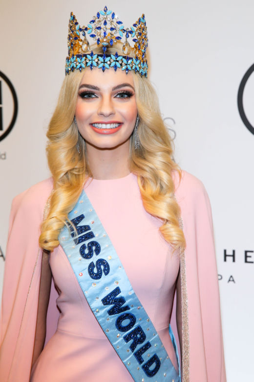 Karolina Bielawska spotkała się z dziećmi z Ukrainy! Maluchy lgnęły do tegorocznej Miss World 2022 
