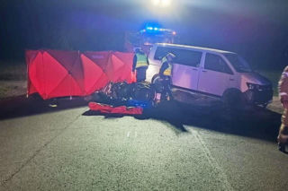 Ojciec z synem zginęli w zderzeniu motocykla i busa. Dziecko było uwięzione pod kołami