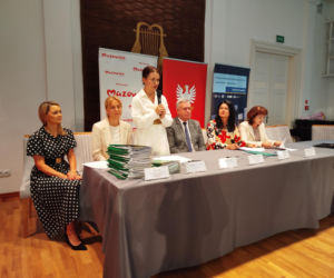 Dwie lokalne inwestycje z wysokim wsparciem unijnym. Umowy na budowę wiaduktu warszawskiego w Siedlcach i rozwój bioróżnorodności w Mrozach – już podpisane!