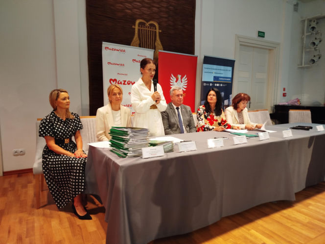 Dwie lokalne inwestycje z wysokim wsparciem unijnym. Umowy na budowę wiaduktu warszawskiego w Siedlcach i rozwój bioróżnorodności w Mrozach – już podpisane!