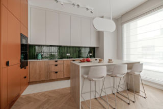 Mieszkanie w kolorach szałwiowej zieleni i ciepłej terakoty