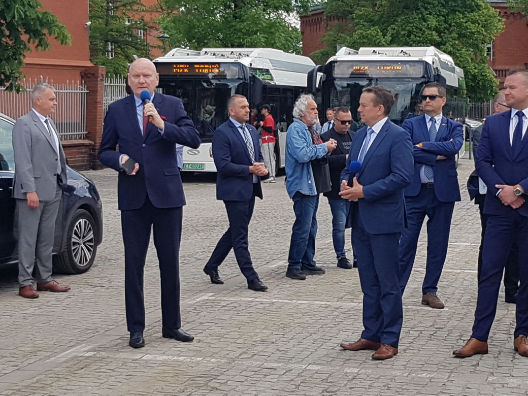 Toruń wkracza w nową erę komunikacji miejskiej. Oto nowe autobusy elektryczne i stacje do ładowania