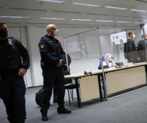 96-letnia Irmgard F. sekretarka z obozu w Stutthof przed sądem. Z pierwszej rozprawy uciekła 