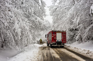 Atak zimy w Polsce. Część kraju sparaliżowana. Strażacy interweniowali 2,6 tys. razy
