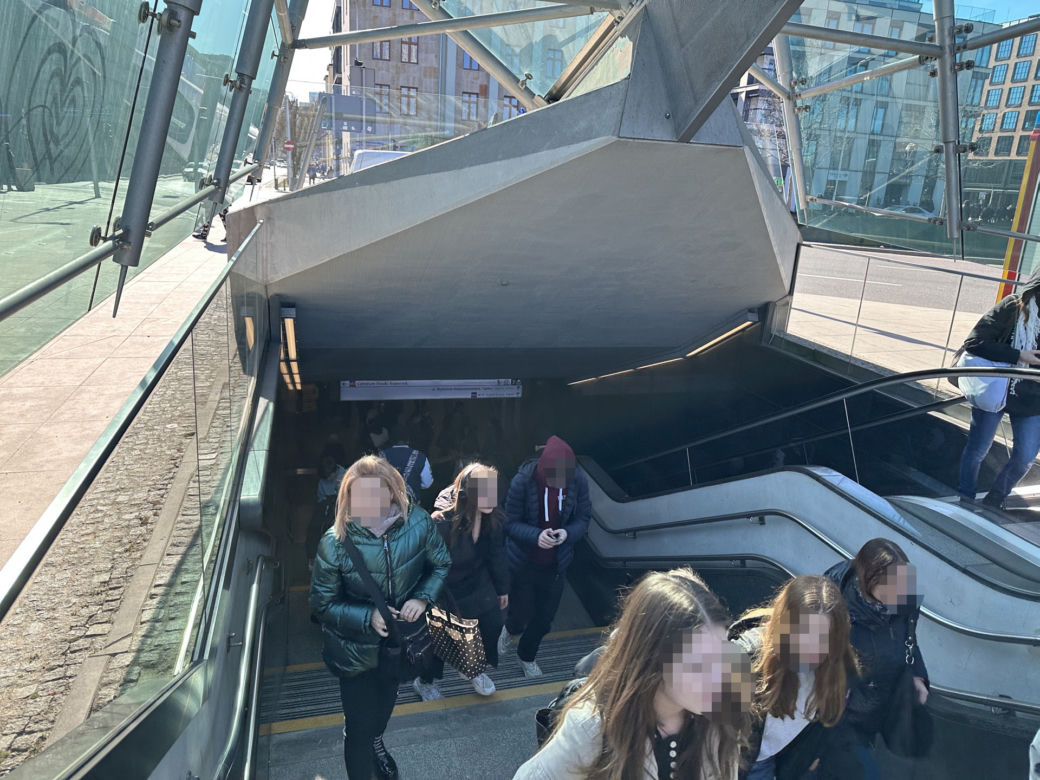 Tragedia na stacji metra Centrum Nauki Kopernik. Nie było szans na ratunek 