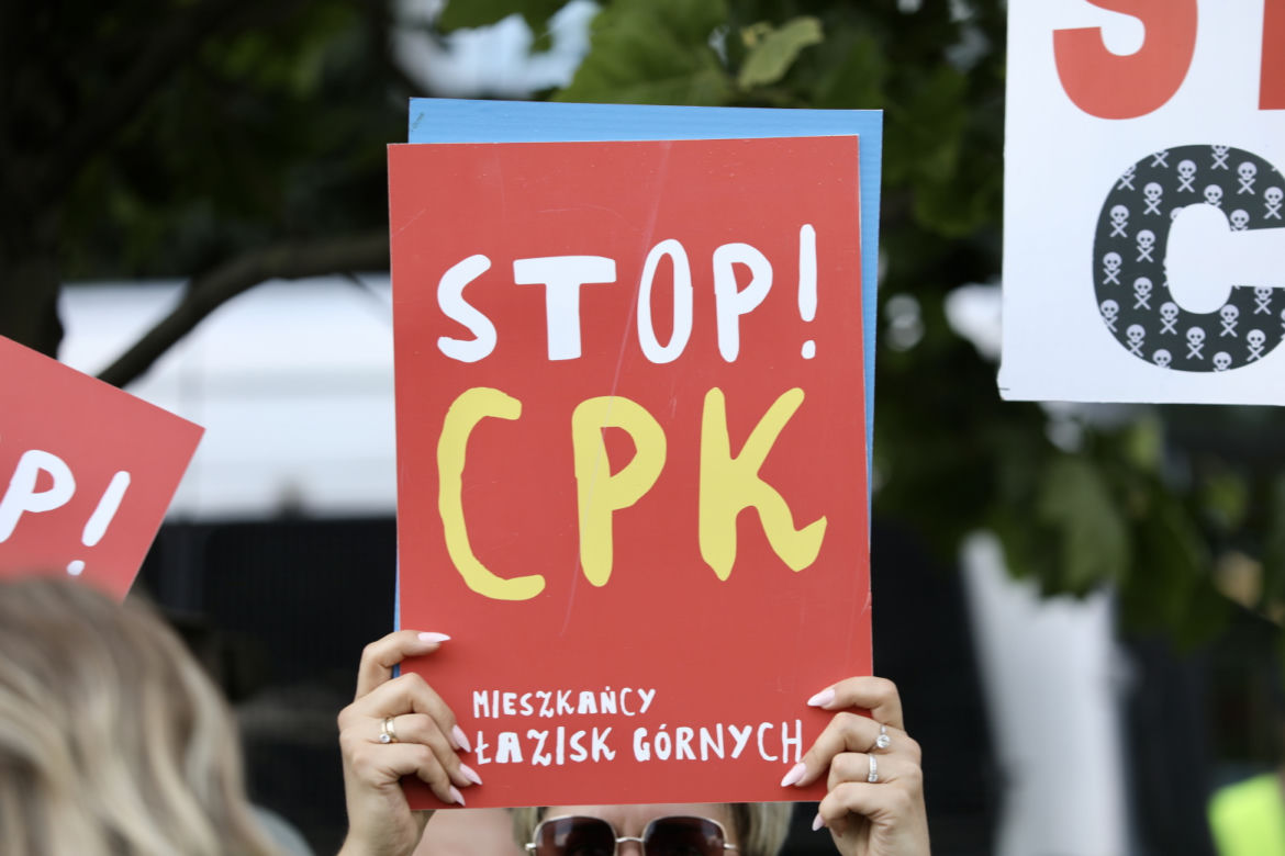 Rolnicy w stolicy przeciwko CPK. Protest przy dworcu zachodnim przed siedzibą spółki