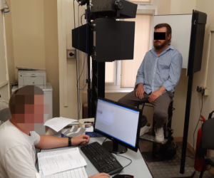 Afera w Warszawie. Zatrzymali oszusta w galerii. A on od roku nie żyje!