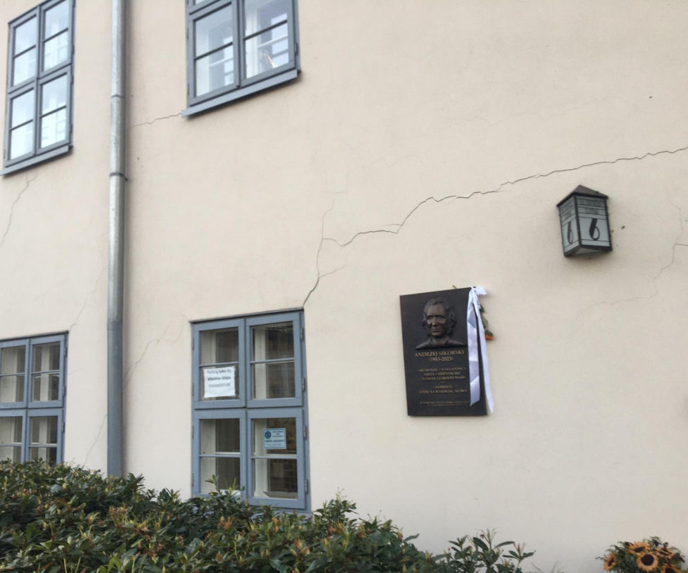 Pęknięcia zabytkowego budynku, Ostrów Tumski