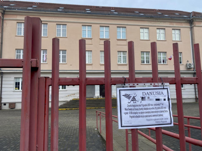 Jelenia Góra: Pogrzeb 11-letniej Danusi. Całe miasto pogrążone w smutku