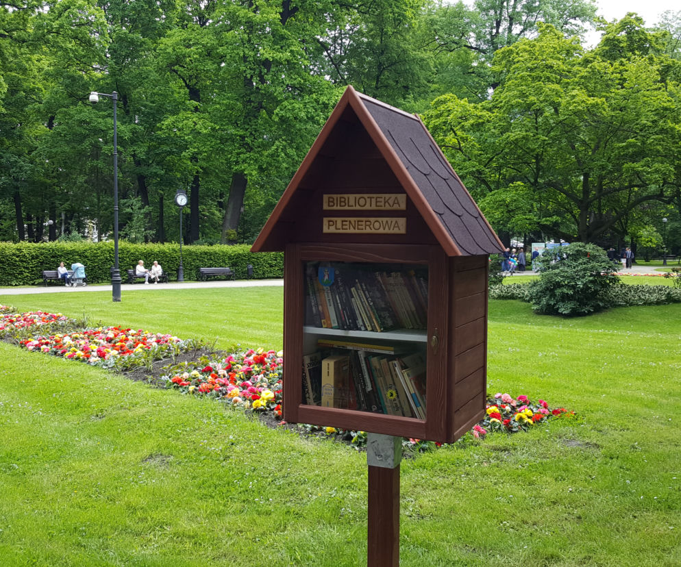 Plenerowa biblioteka w centrum Nowego Sącza