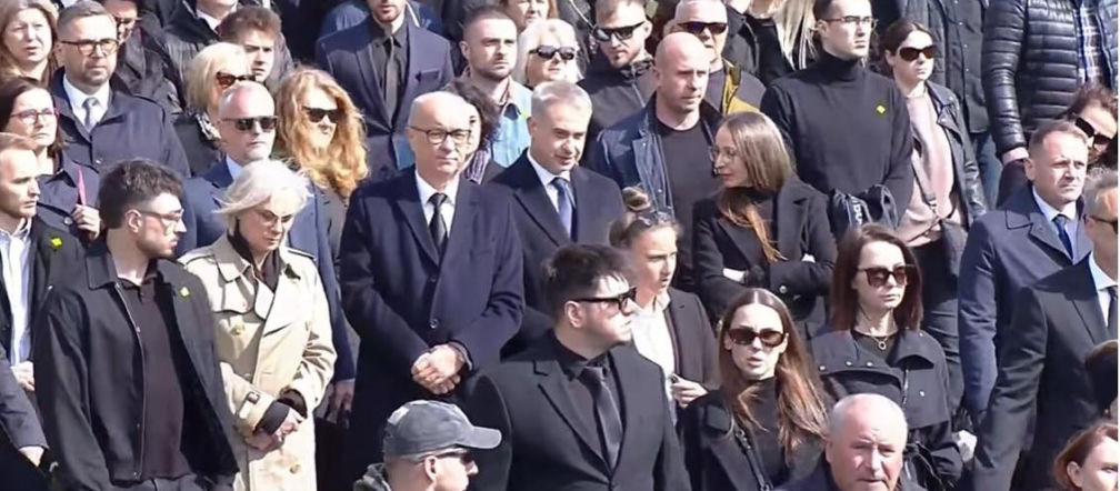 Po pogrzebie Litewki jedno zdjęcie polityków z konduktu zaczęło krążyć po sieci. Wyw…