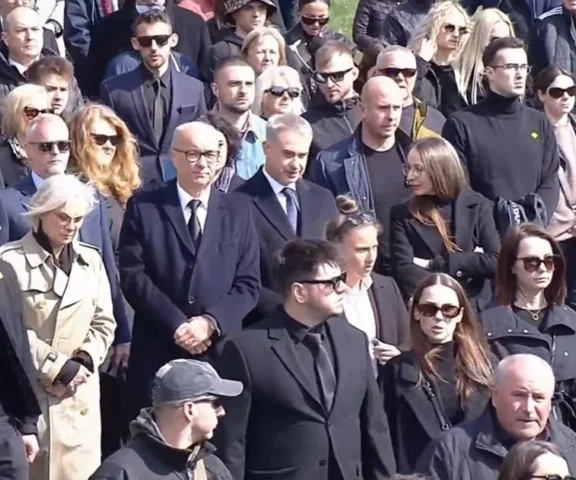 Dziwne zdjęcie polityków z pogrzebu Litewki krąży po sieci!