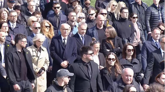 Po pogrzebie Litewki jedno zdjęcie polityków z konduktu zaczęło krążyć po sieci. Wywołało burzę