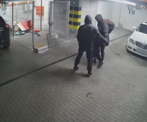 SZOK! Złodzieje urządzili sobie tańce podczas plądrowania garażu! Wszystko się nagrało