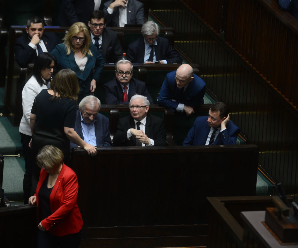 Posłowie PiS chcą podwyżek. Proszą opozycję o pomoc. Co na to Kaczyński?