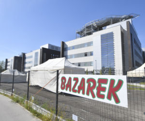 Śmigłowiec wywieje im bazarek? Sprzedawcy nie odpuszczą 
