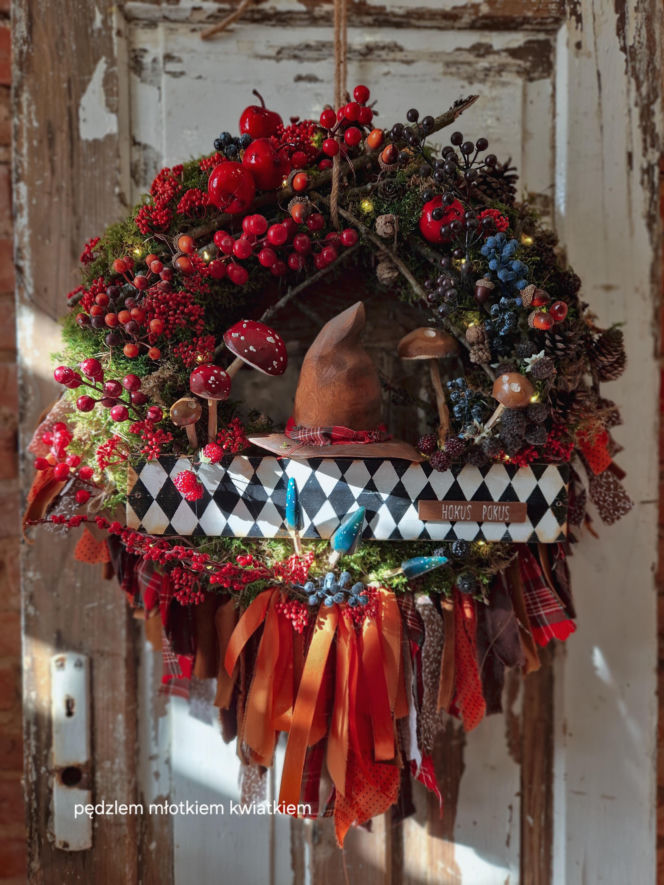 "Pędzlem, młotkiem, kwiatkiem" - bajkowe dzieła Kasi