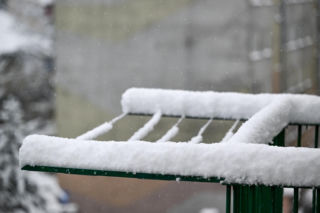 Widok po po nocnych, intensywnych opadach śniegu w Przemyślu