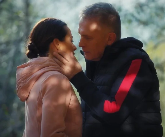 Zmysłowy pocałunek Artura i Joanny! Przestanie nad sobą panować 