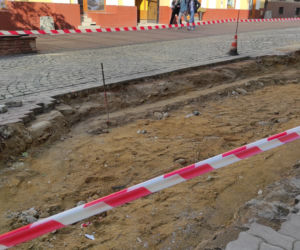 Klomby powstają na ulicy Wałowej w Tarnowie