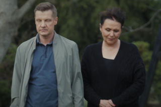 M jak miłość, odcinek 1947. Marysia (Małgorzata Pieńkowska), Paweł (Rafał Mroczek)