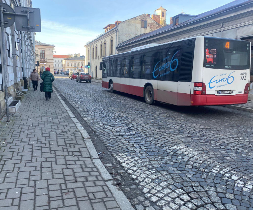 To ucieszy kierowców! Zamiast kostki brukowej będzie asfalt