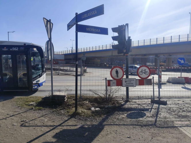 W Krakowie rowerzystka zginęła pod kołami ciężarówki. Zaskakująca decyzja w sprawie kierowcy