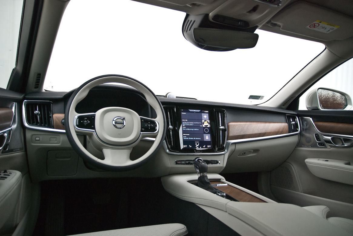 Volvo S90 D4