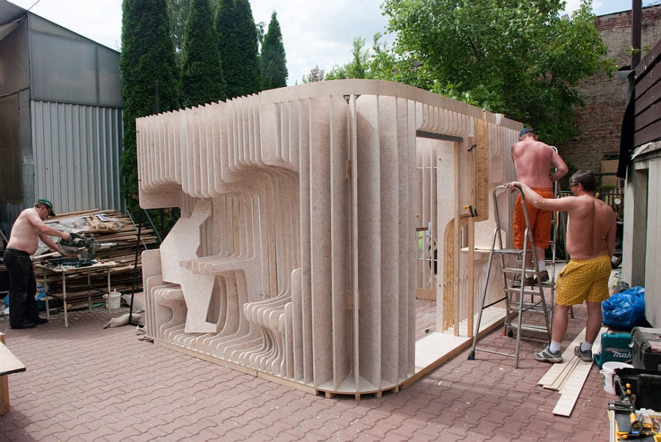 Kiosk w budowie