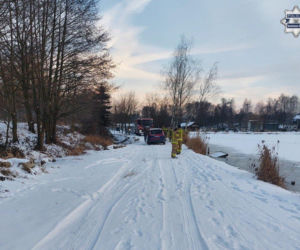 W Wodzisławiu zatonęło auto w jeziorze