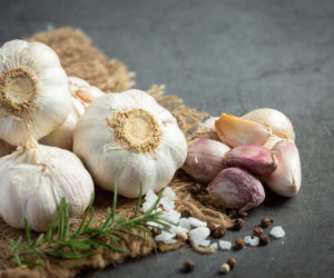 Kupujesz taki czosnek? To wielki błąd! Ten jeden szczegół zdradza całą prawdę