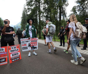 Protesty przeciwko konnemu transportowi nad Morskim Okiem