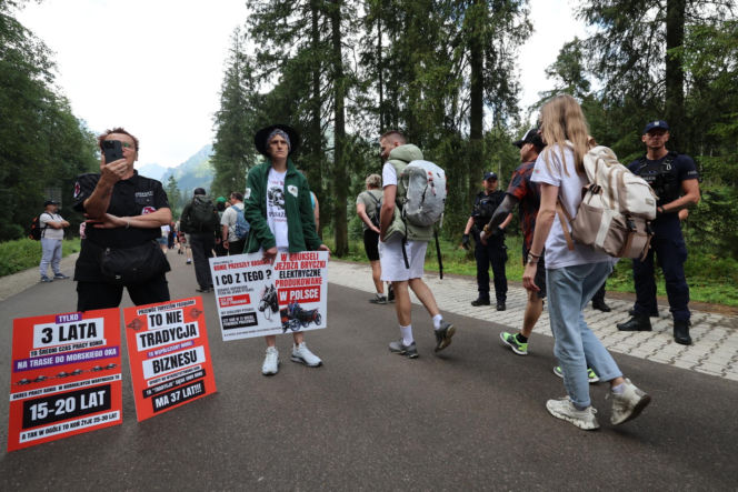 Protesty przeciwko konnemu transportowi nad Morskim Okiem