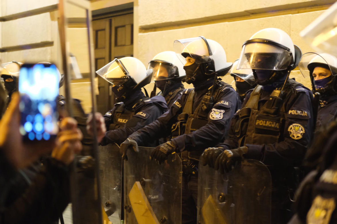 Strajk kobiet w Katowicach. Policja użyła gazu. Są zatrzymania [ZDJĘCIA]