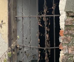 Chciał ukraść miedź, omal nie zginął. Dramat w starym młynie pod Puławami