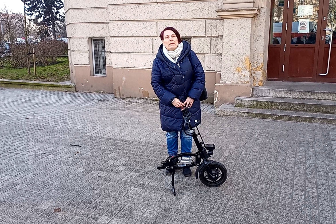 Mama Łukasza Berezaka odebrała skradzioną przystawkę do wózka