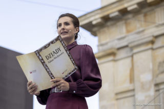 Narodowe czytanie z Karolem i Martą Nawrockimi
