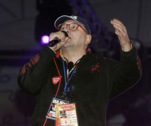 Od witraży i „uwalniania słoni” do Wielkiej Orkiestry Świątecznej Pomocy. Nieoczywiste oblicza Jurka Owsiaka