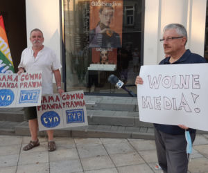 Tak protestowali mieszkańcy Tarnowa! Wsparcie dla telewizji TVN