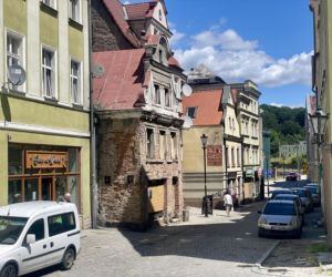 Polskie miasteczko jak z Włoch wciąż podnosi się po powodzi. Nowe zdjęcia 