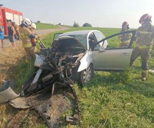 Śmiertelny wypadek pod Łomżą. Nie żyje kierowca citroëna