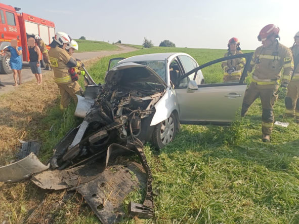Śmiertelny wypadek pod Łomżą. Nie żyje kierowca citroëna