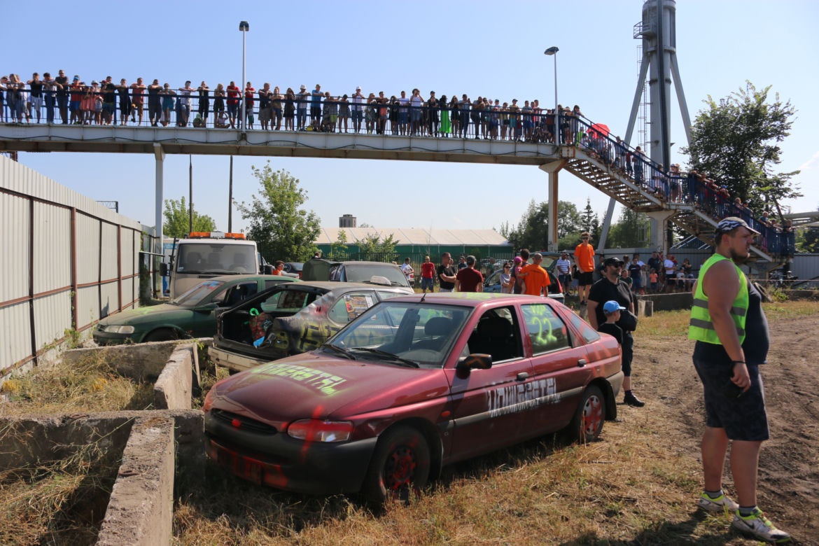 Charytatywny Wrak Race. Andrzej z Plutycz i Adam Kraśko zbierali pieniądze dla chorej Dominiki