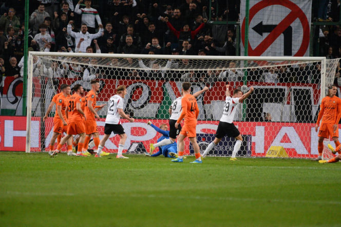 Legia - Zagłębie: Żona, brat i dzieci Jacka Magiery dziękują kibicom