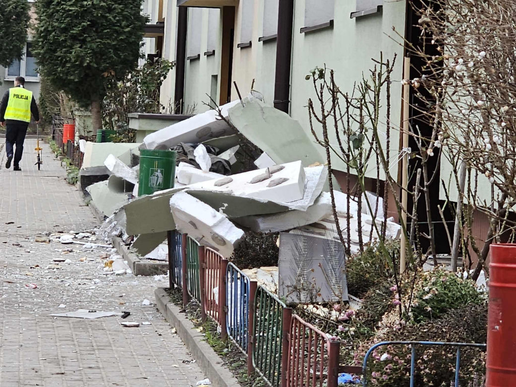Potężna eksplozja gazu w Rzeszowie! Z mieszkania wyleciały wszystkie okna [ZDJĘCIA]