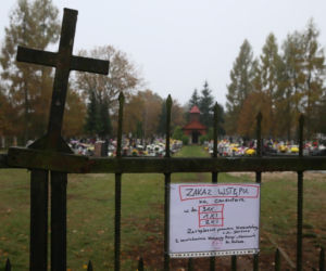 Wszystkich Świętych 2020. Przerażający widok z cmentarzy w Warszawie
