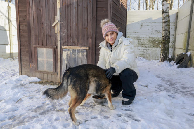 Marta Krupa z pomocą dla zwierząt. Nakarmiła psy i koty w potrzebie