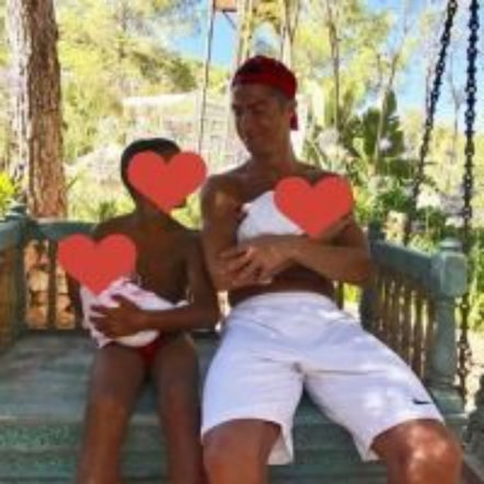 Cristiano Ronaldo pokazał zdjęcie ze wszystkimi swoimi dziećmi 