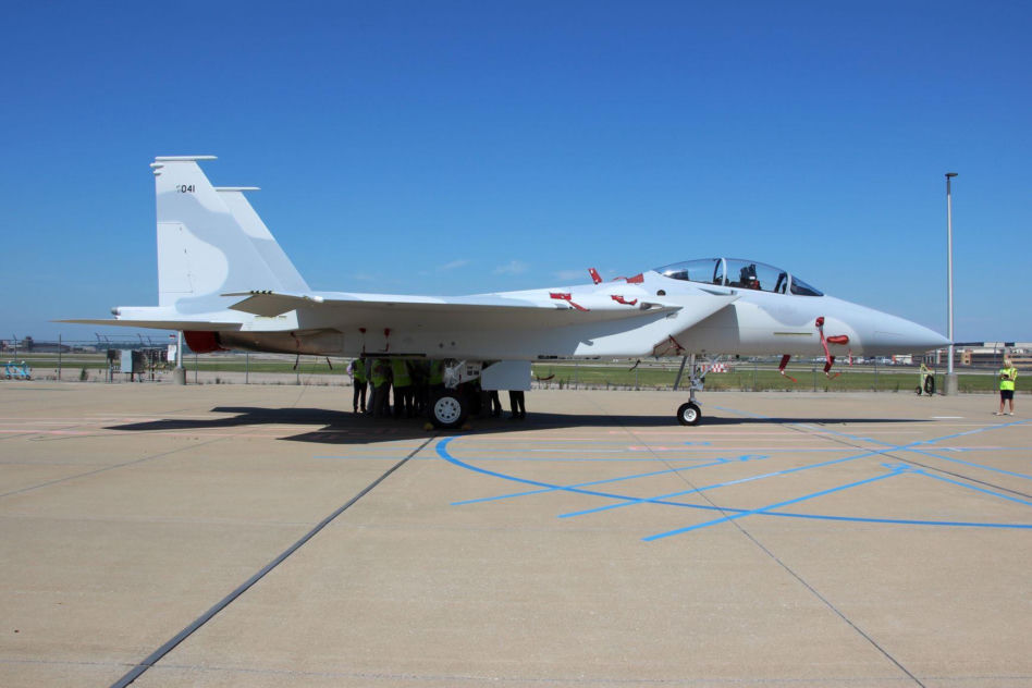 F-15QA Eagle II przed lotem do Europy