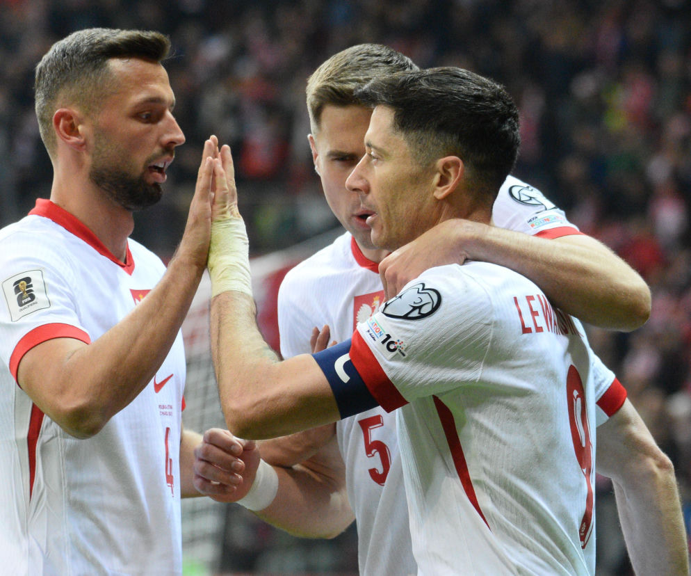 Mateusz Wieteska i Robert Lewandowski w strojach kadry. O transferze obrońcy do Wieczystej przeczytasz na SE Supersport.